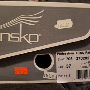 Dansko Nurses/servers clogs